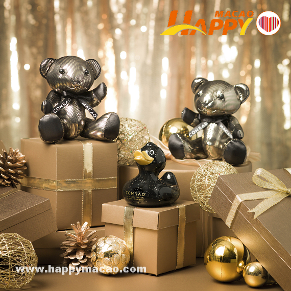 Christmas_edition_stylish_black_and_gold_bespoke_Conrad_Bear_3MB