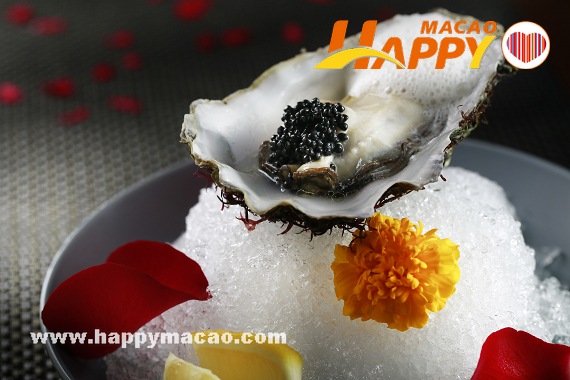 Cadenza_-_Oyster_with_Caviar_and_Almond_Foam_1