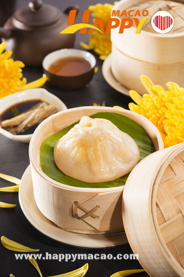 Sheraton_Macao_Hotel_-__Steamed_Jumbo_Sized_Pork_Dumpling_with_Hairy_Crab_Roe