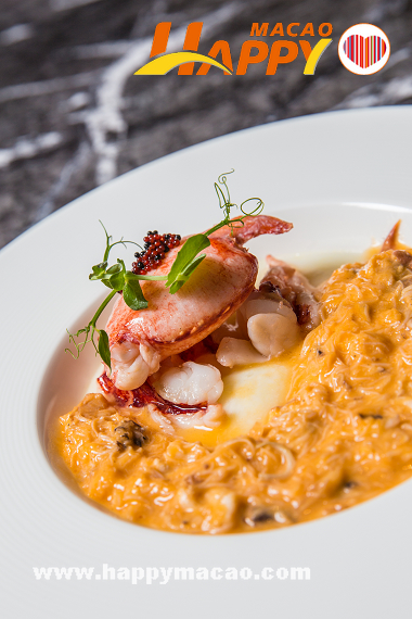 Steamed_Brittant_Lobster_Fillet_with_Crabmeat_and_Crab_Roe_on_Egg_White_