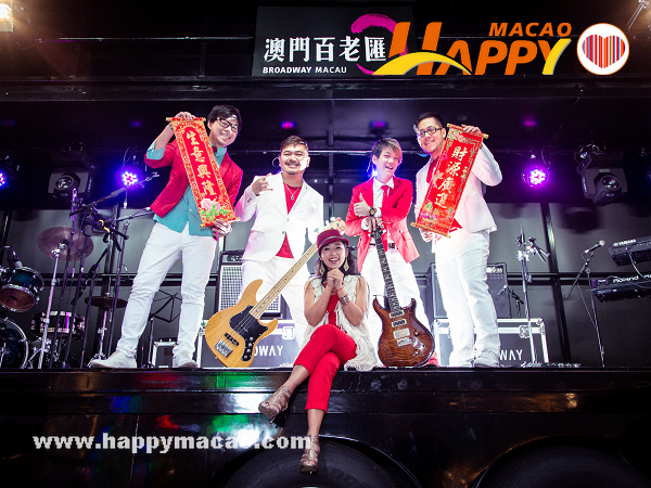 BW_-_Chinese_New_Year_Band_on_the_Run