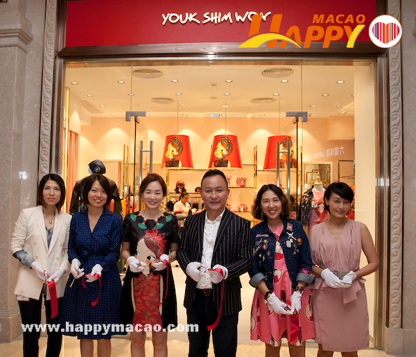 Store_opening_ceremony_From_left_to_right__Myeonghee_Lee_Daisy_Loo_Youk_Shim_Won_Lui_Jung_Rena_Lee_Amy_Lee