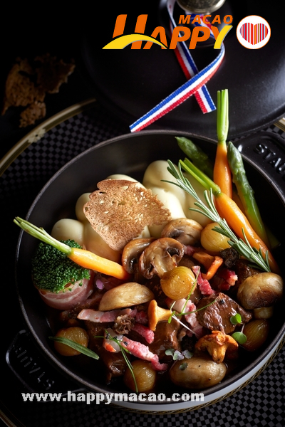 The_Ritz-Carlton_Cafe__Le_Bourguignon