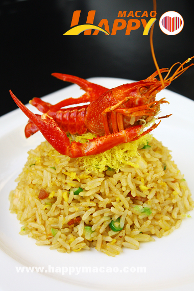 Fried_rice_with_lobster_and_BBQ_pork_2