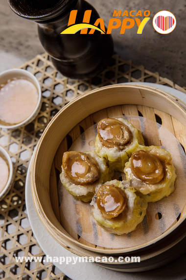 Man_Ho_Dim_Sum__-_Minced_Pork_Dumpling_with_Prawn_and_Abalone