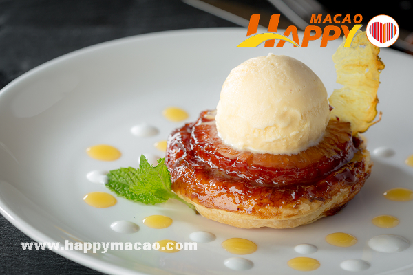 La_Chine-Caramelised_pineapple_tart_tatin_with_coconut_ice_cream