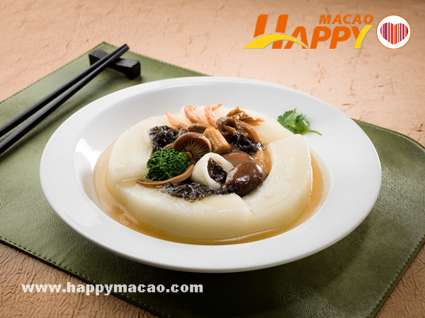 Steamed_Winter_Melon_Ring_with_Mixed_Mushrooms_and_Broccoli_from_Moonlight_Noodle_House___