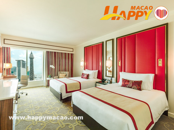 The_Parisian_Macao_-_Deluxe_Room_Queen__with_Eiffel_Tower_view