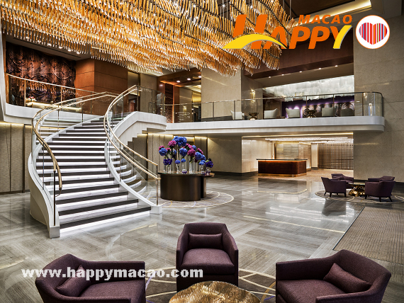 Hotels_Foyer_-_Grand_Staircase