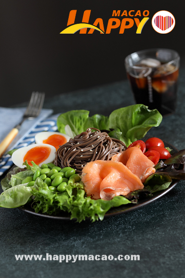 Starbucks_Soba_Noodle_Salad_with_Smoked_Salmon__Soft_Boiled_Egg