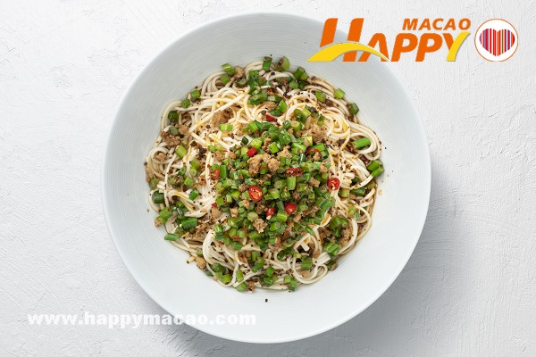 Stir-fried_Minced_Pork_Mixed_Noodles_Chive_Flowers_Fermented_Black_Bean_2