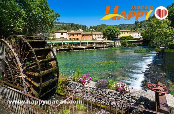 MAGNIFICENT_VILLAGES_OF_FONTAINE_DE_VAUCLUSE_AND_LISLE_SUR_LA_SORGUE._France_1_1_1