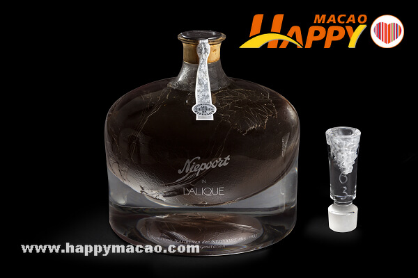 Niepoort_in_Lalique_Decanter