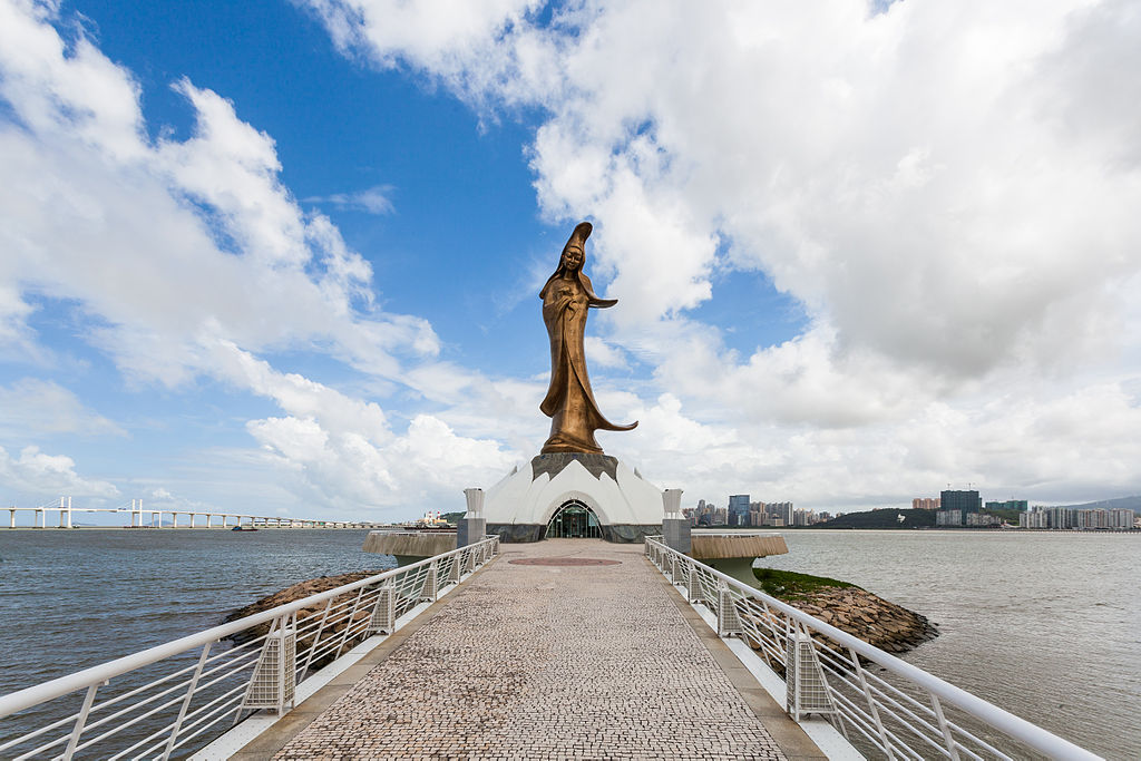 1024px-Estatua_de_Guan_Yin_Macao_2013-08-08_DD_05