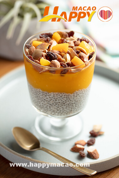 Starbucks_Chia_Seed__Mango_Oat_Milk_Parfait