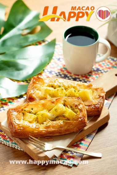 Starbucks_Fresh_Pineapple_Almond_Danish_1