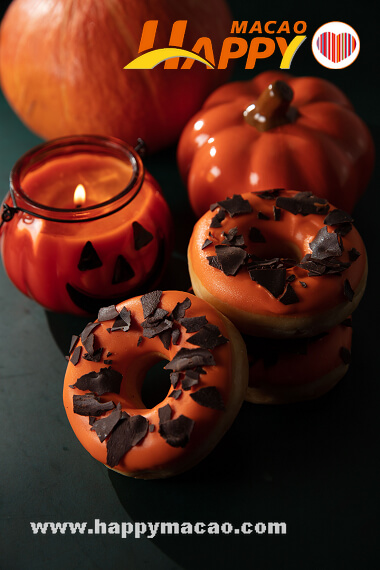 Starbucks_Halloween_Doughnut_1_1