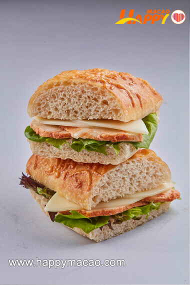 Starbucks_Spicy_Chicken_Cheese_Ciabatta_1_1_1