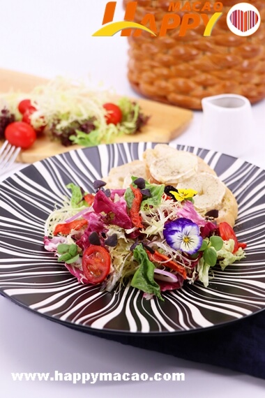 La_Salade_de_Chevre_Chaud_Hot_Goat_Cheese_Salad