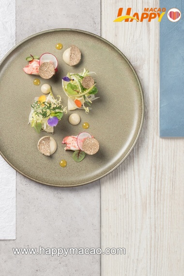 BOSTON_LOBSTER_with_smoked_artichoke_black_truffle_asparagus_1_1_1