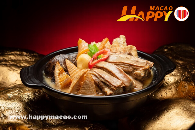 Golden_Court_-_Braised_mutton_and_fish_maw_with_bamboo_shoots_and_black_mushrooms__1
