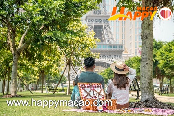 Parisian_Picnic_at_Le_Jardin_1_1_1_1