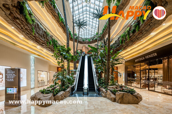 Shoppes_at_Cotai_Central_1