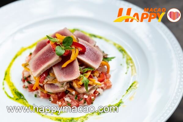 Tuna_tataki_with_vegetable_escabeche_and_tomato_tartare__1_1_1