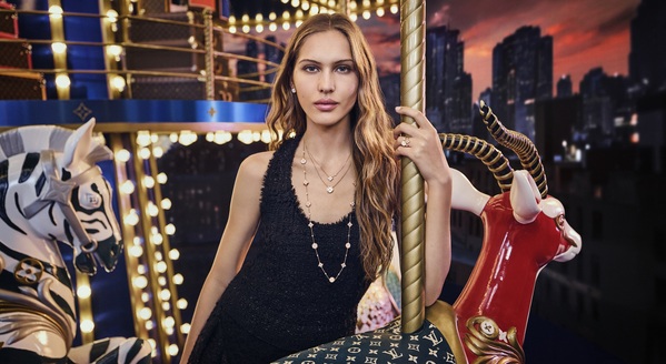 Louis_Vuitton_x_Wynn_Palace_Holiday_Campaign_1